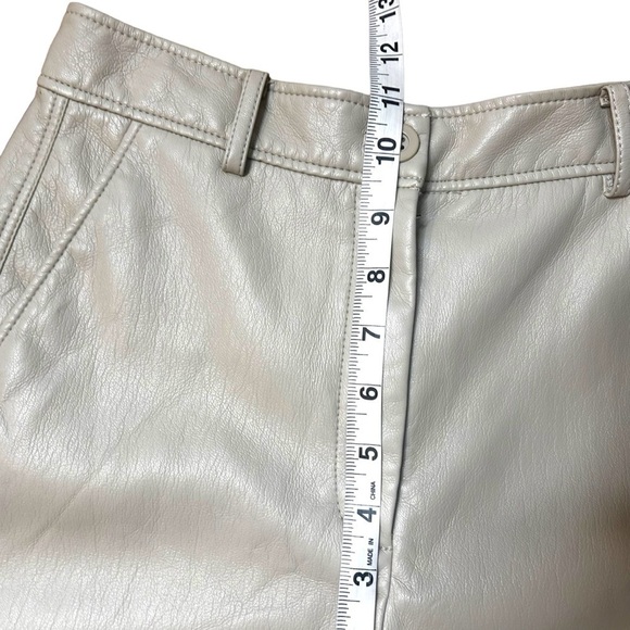 Aritzia Babaton Adrian Vegan Leather Shorts - Picture 12 of 13